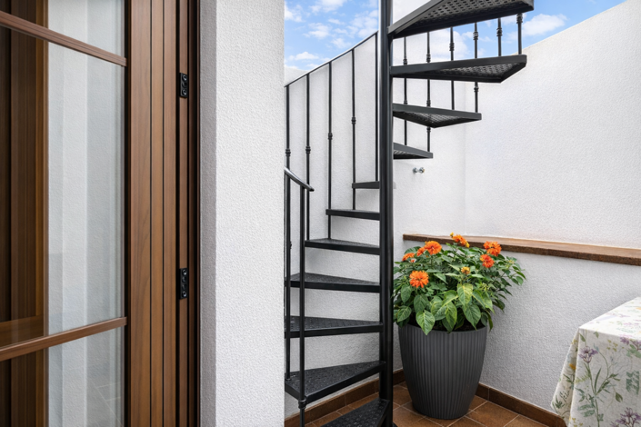 Image No.7-2 Bed Townhouse for sale