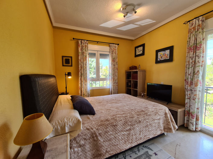 Image No.10-3 Bed House for sale