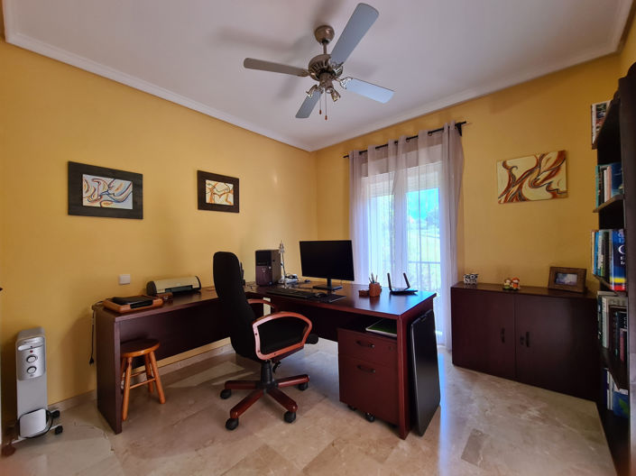 Image No.12-3 Bed House for sale