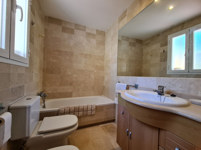 Image No.14-3 Bed House for sale