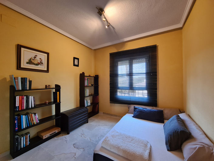 Image No.15-3 Bed House for sale