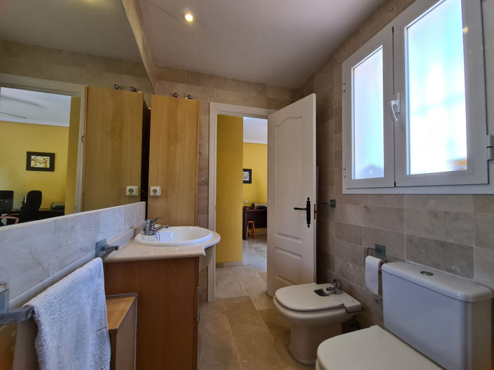 Image No.31-3 Bed House for sale