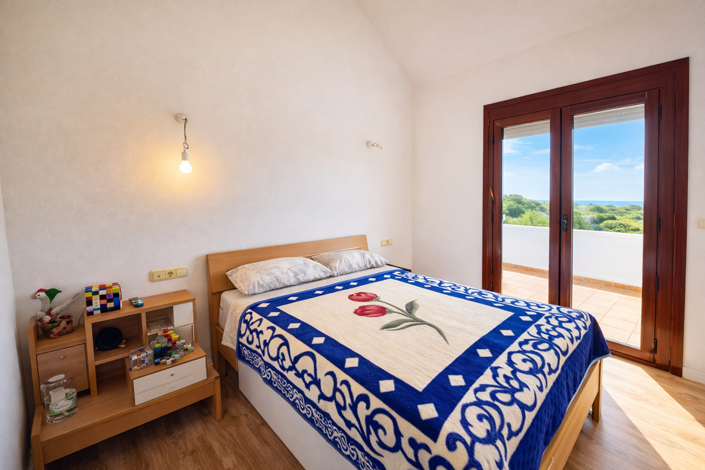 Image No.13-2 Bed House for sale