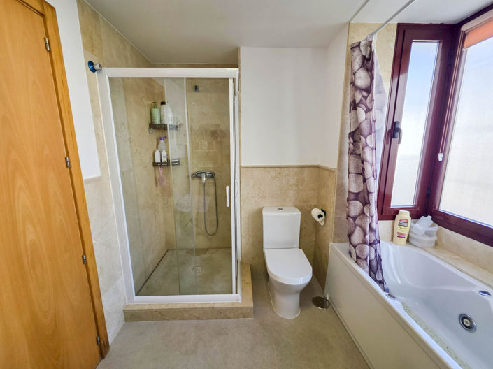 Image No.16-2 Bed House for sale