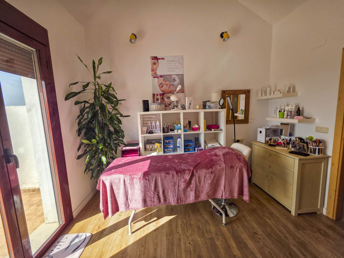 Image No.17-2 Bed House for sale