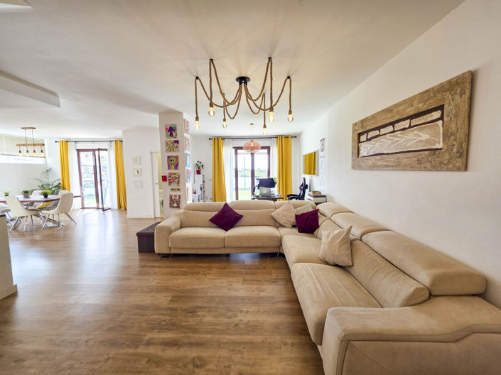 Image No.2-2 Bed House for sale