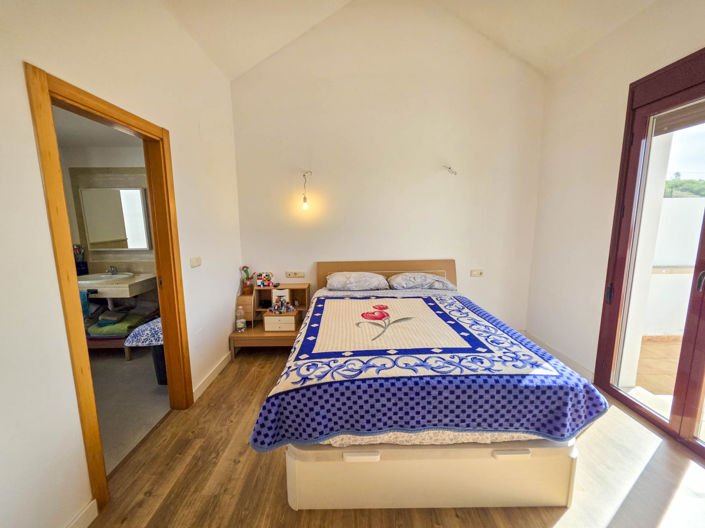 Image No.43-2 Bed House for sale