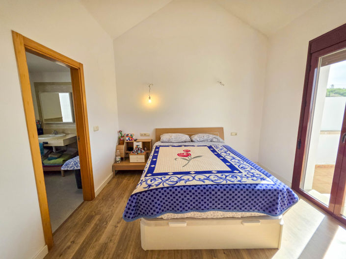 Image No.43-2 Bed House for sale