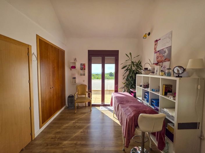 Image No.45-2 Bed House for sale