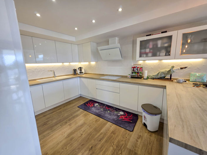 Image No.8-2 Bed House for sale