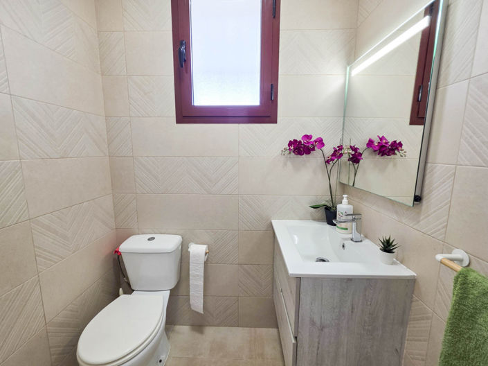 Image No.9-2 Bed House for sale