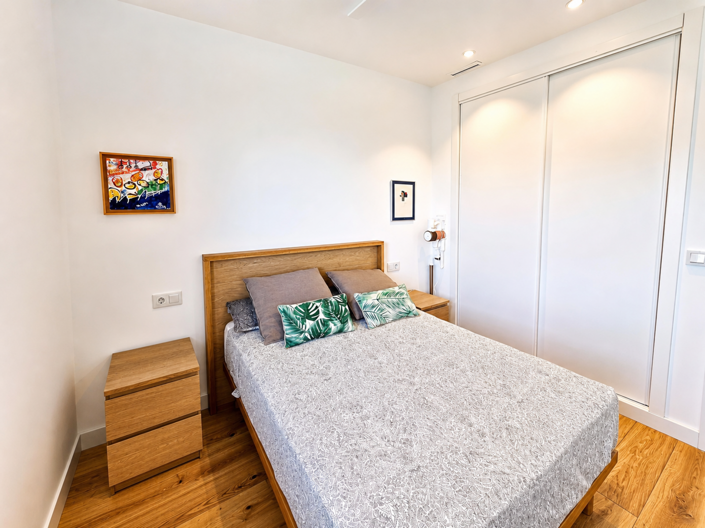 Image No.42-3 Bed Property for sale