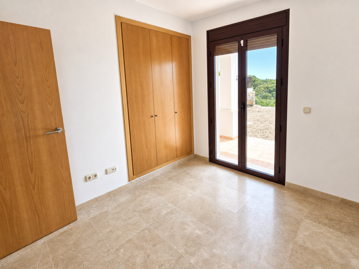 Image No.16-2 Bed Townhouse for sale