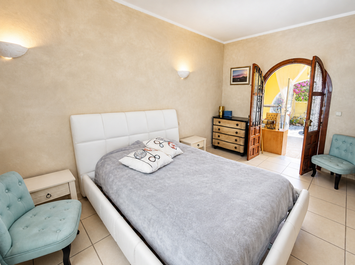 Image No.10-3 Bed House for sale