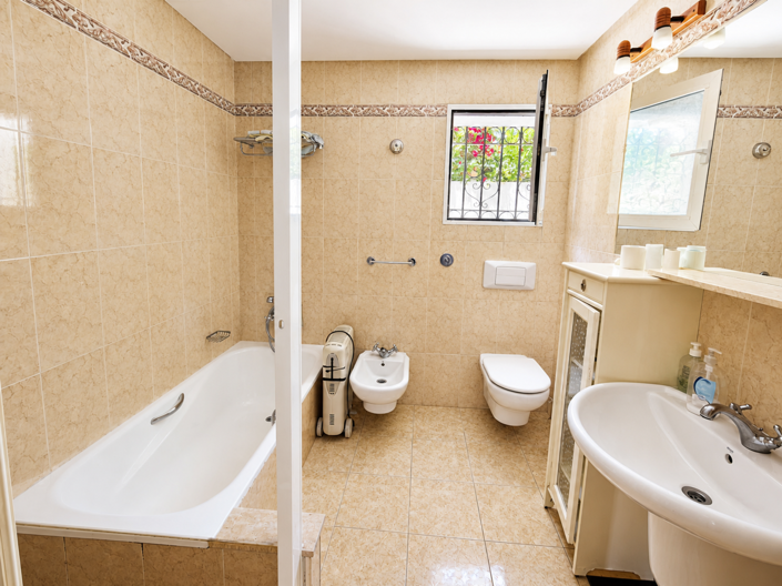 Image No.12-3 Bed House for sale