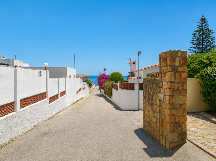 Image No.19-3 Bed House for sale