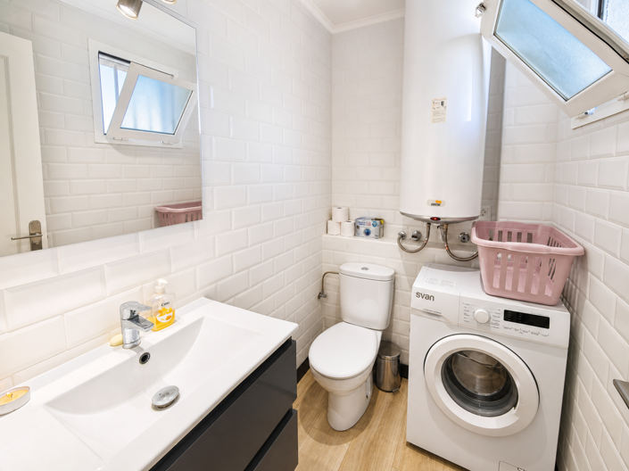 Image No.17-3 Bed Property for sale