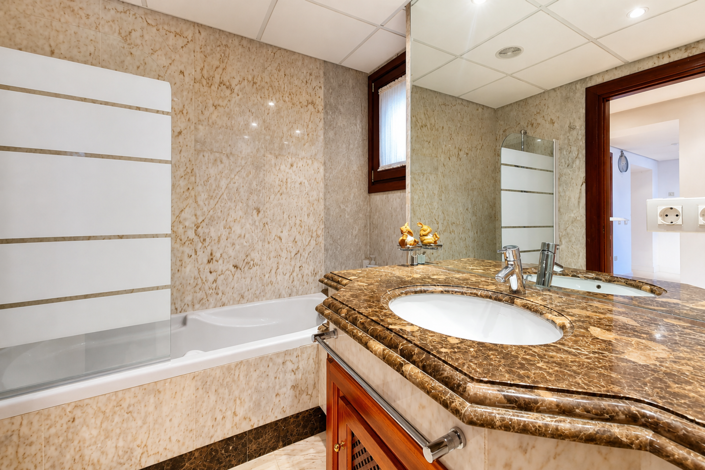 Image No.30-2 Bed Apartment for sale