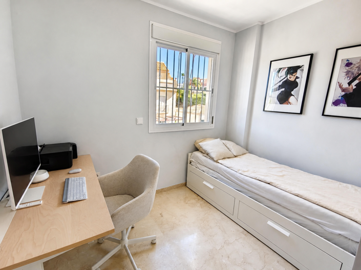 Image No.15-3 Bed House for sale