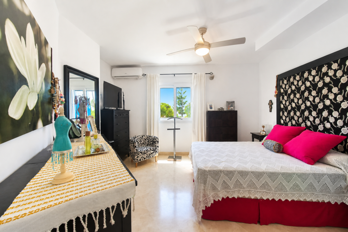 Image No.22-3 Bed Property for sale