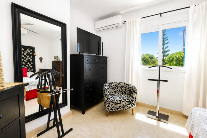 Image No.24-3 Bed Property for sale