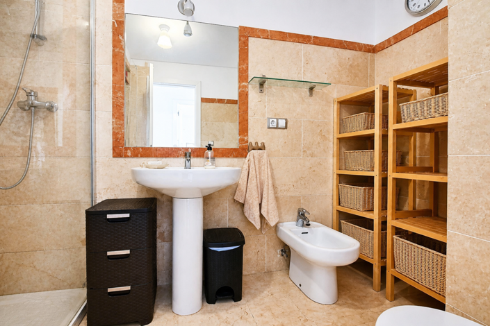 Image No.32-3 Bed Property for sale
