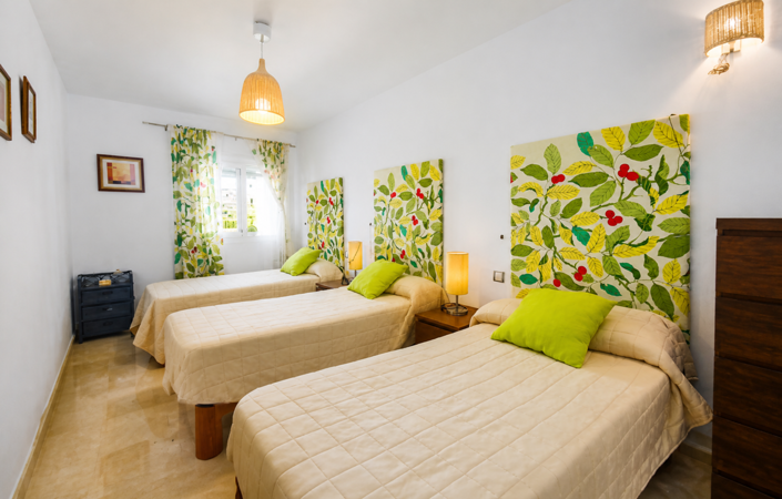 Image No.33-3 Bed Property for sale