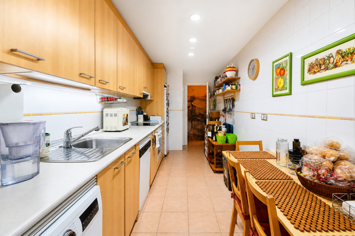 Image No.37-3 Bed Property for sale