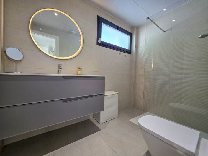 Image No.15-3 Bed House for sale