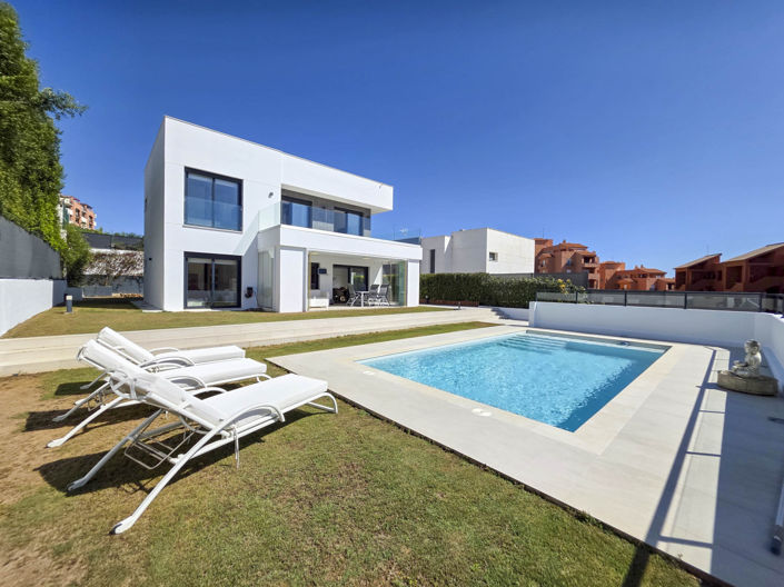 Image No.21-3 Bed House for sale