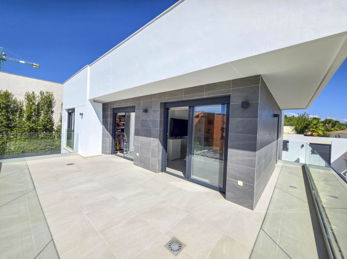Image No.24-3 Bed House for sale