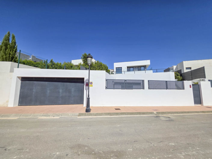 Image No.45-3 Bed House for sale