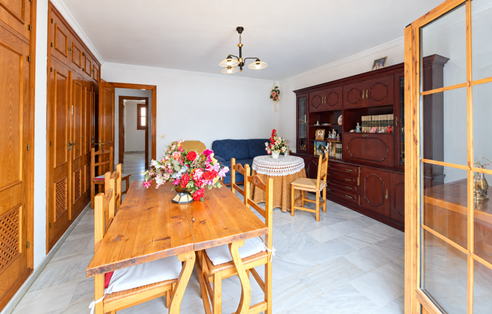 Image No.10-5 Bed House for sale