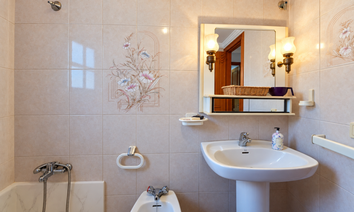Image No.17-5 Bed House for sale