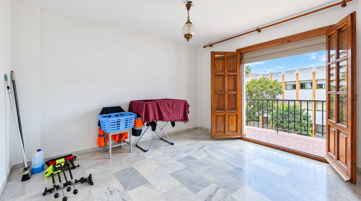 Image No.18-5 Bed House for sale