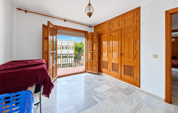 Image No.19-5 Bed House for sale