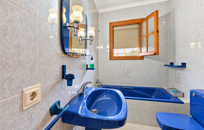 Image No.24-5 Bed House for sale