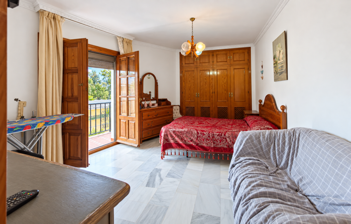 Image No.27-5 Bed House for sale
