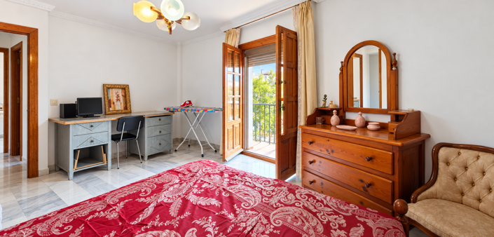 Image No.28-5 Bed House for sale