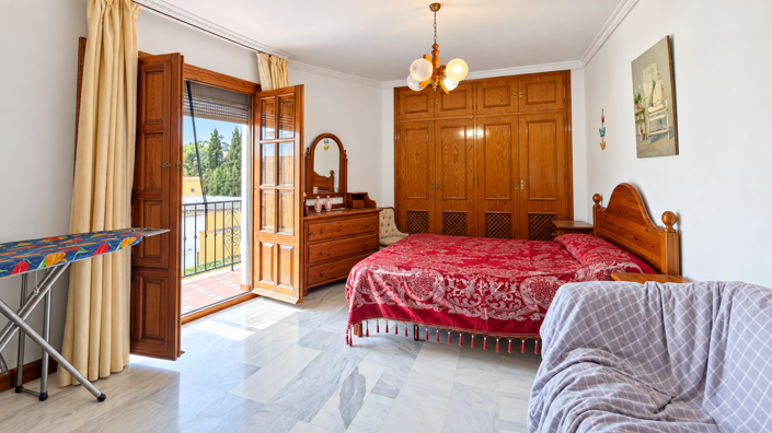 Image No.29-5 Bed House for sale