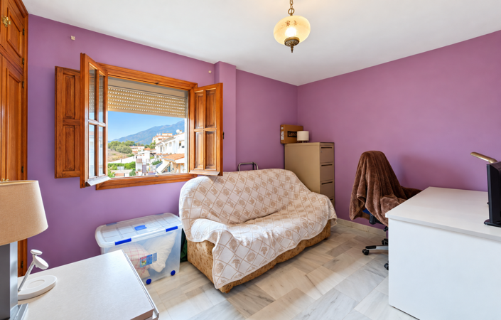 Image No.30-5 Bed House for sale