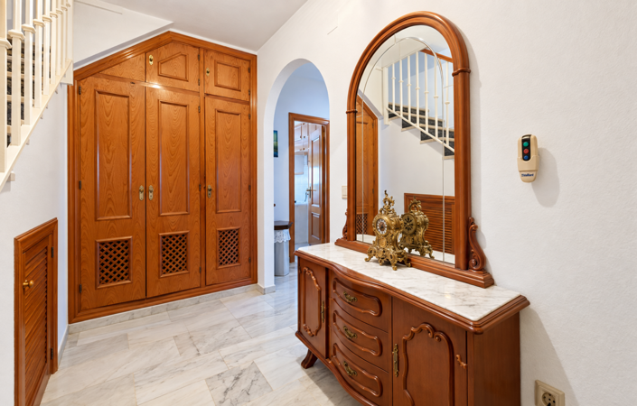 Image No.5-5 Bed House for sale