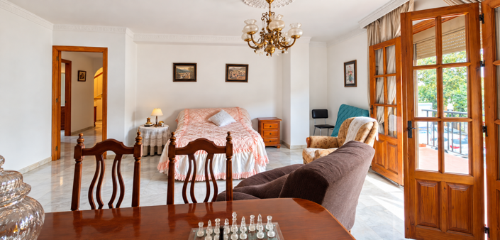 Image No.7-5 Bed House for sale