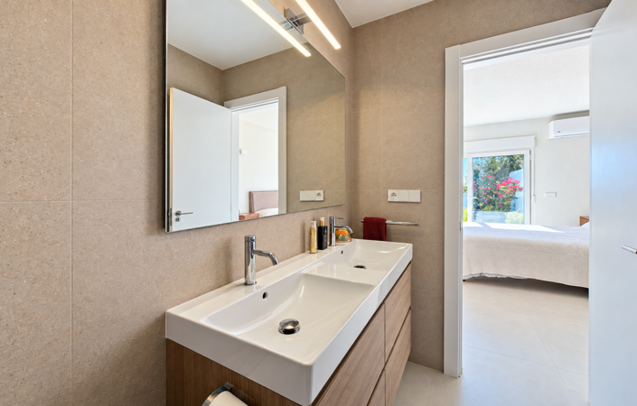 Image No.28-5 Bed House for sale