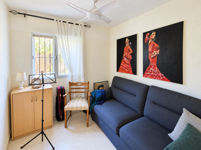 Image No.17-3 Bed House for sale