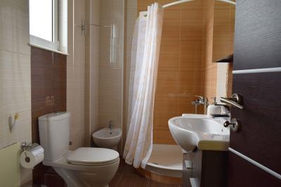 bathroom-down-w