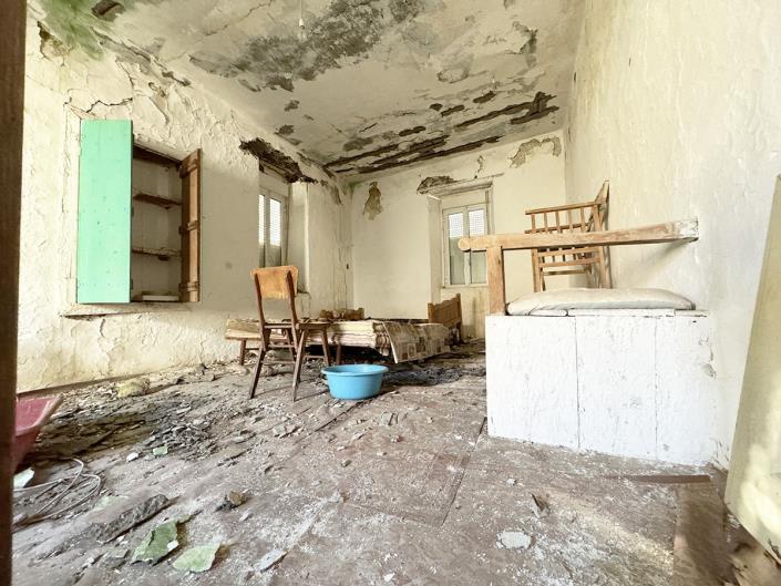 Image No.10-4 Bed Country House for sale