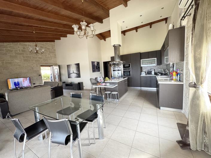 Image No.7-3 Bed Country House for sale