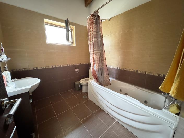 Image No.10-3 Bed Country House for sale