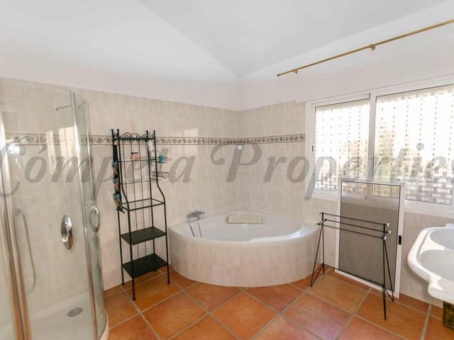 Image No.17-2 Bed Villa for sale